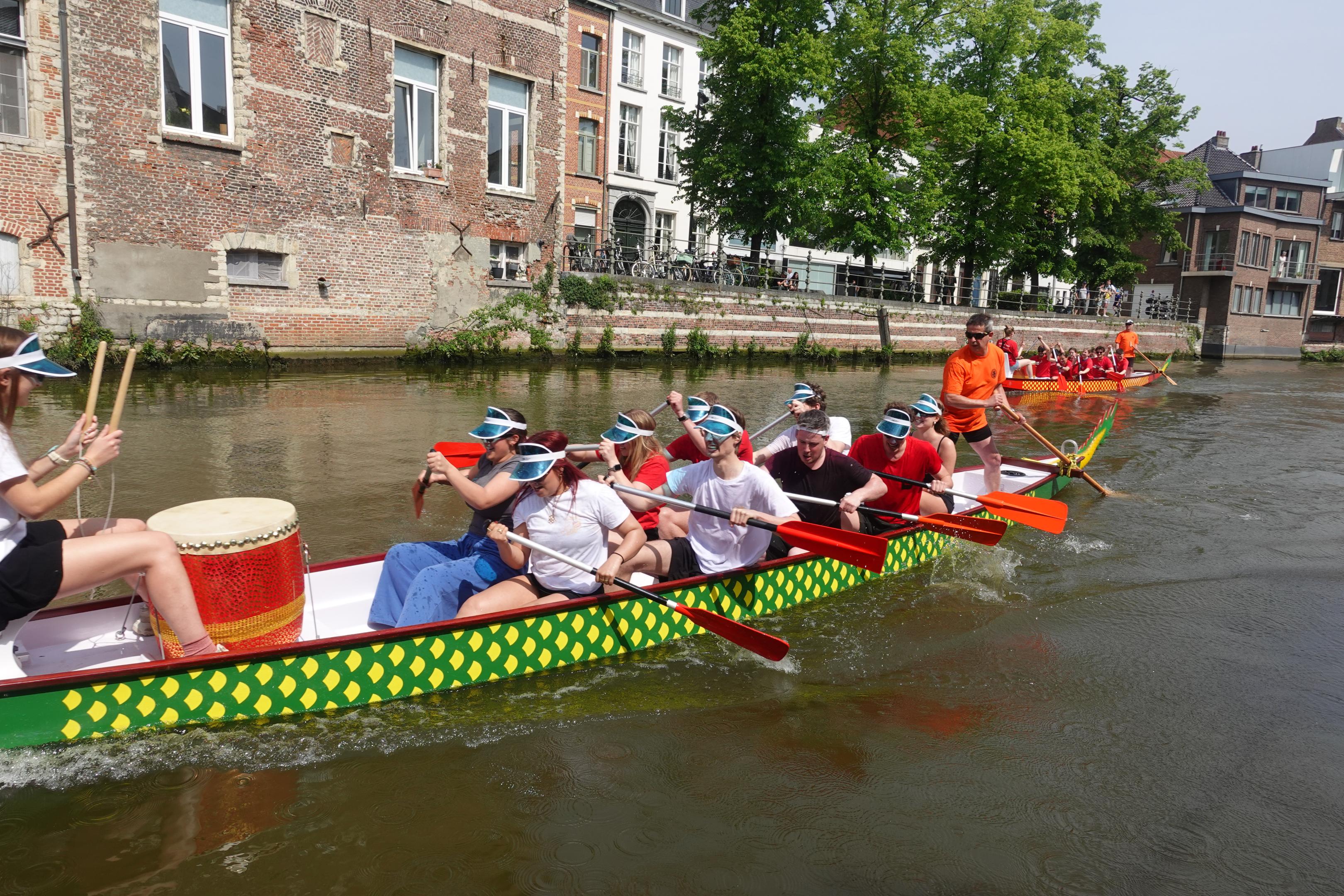 VUB In Drakenbootrace Aan Hannah Arendt Instituut Mechelen Vrije 