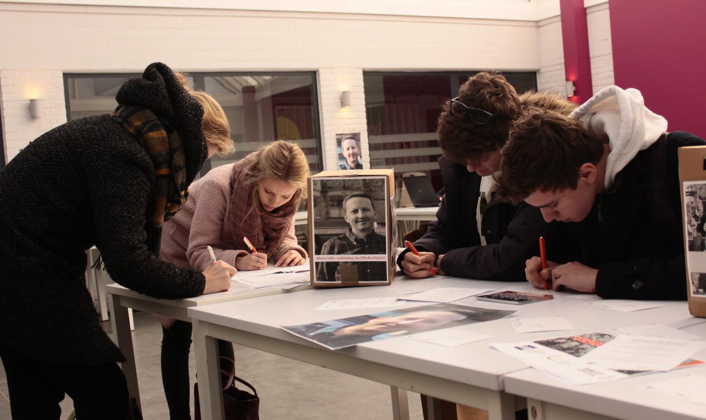 2022_4 mensen die schrijven_Djalali_VUB