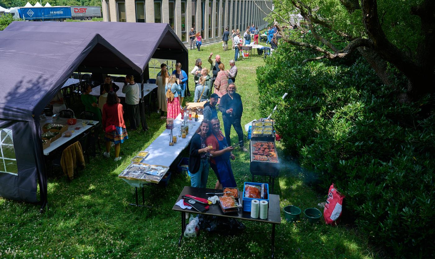 2022_Mensen op een BBQ_BBQ zone_VUB 2022_Mensen op een BBQ_BBQ zone_VUB