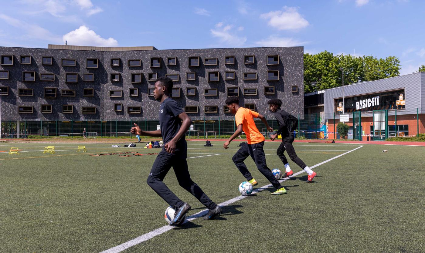 2022_Studenten aan het sporten_Sportinfrastructuur_Etterbeek_VUB