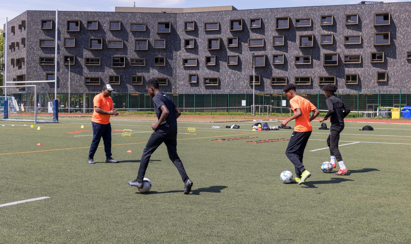 2022_Studenten aan het sporten_Sportinfrastructuur_Etterbeek_VUB
