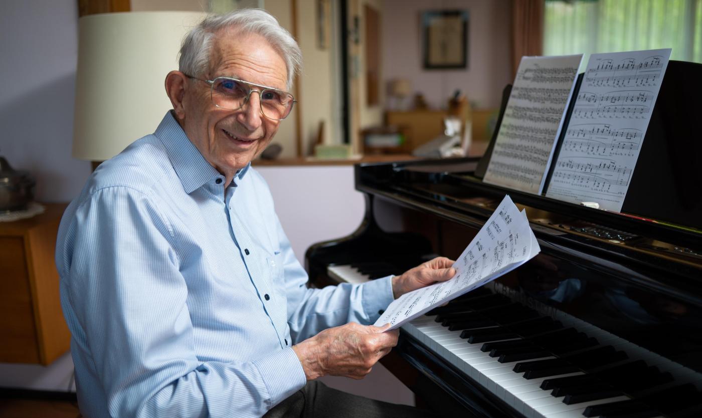 Franz Bingen 2022_Franz_Bingen_man_piano