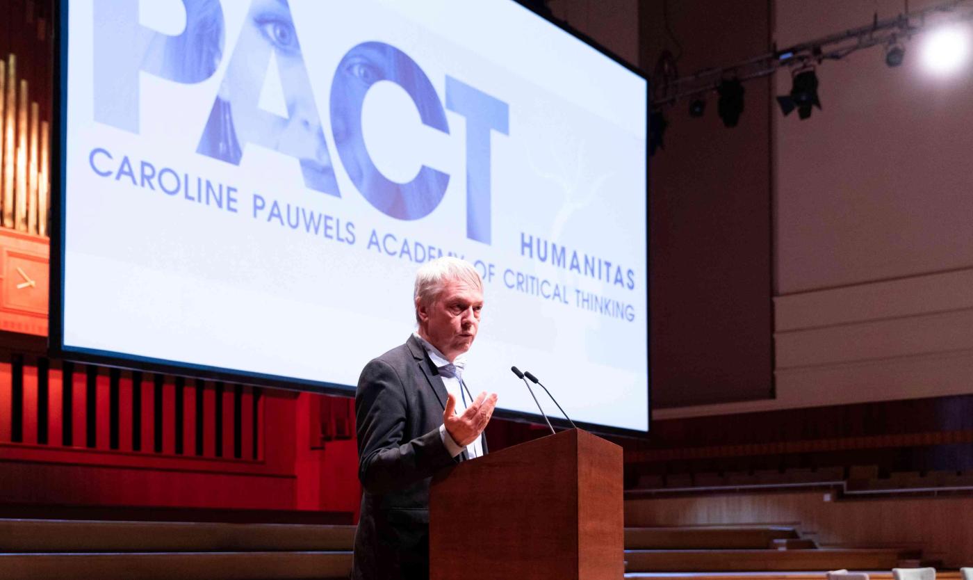 Rector Jan Danckaert spreekt op lancering VUB PACT