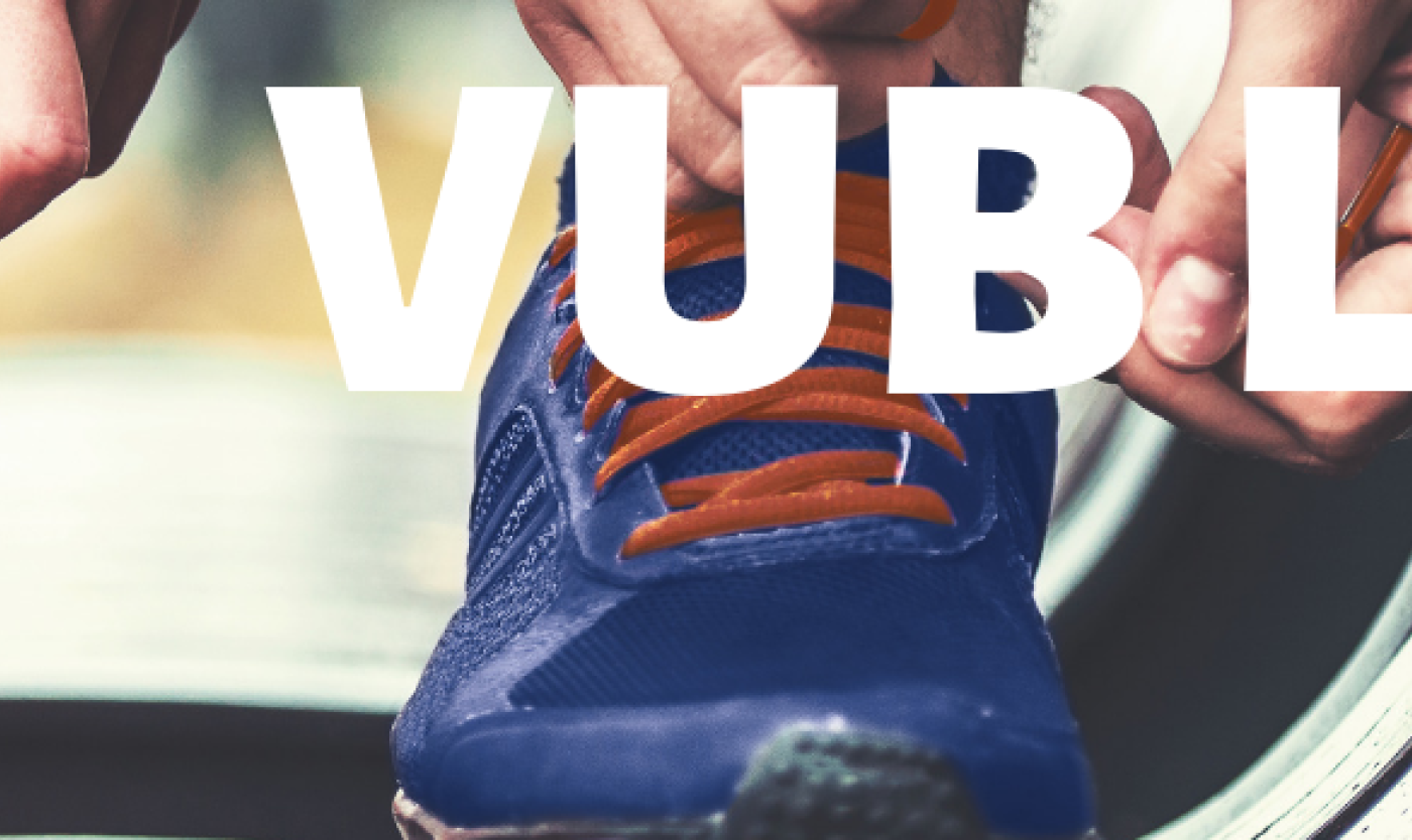 VUB Loopt banner met schoenen en veters VUB Loopt banner