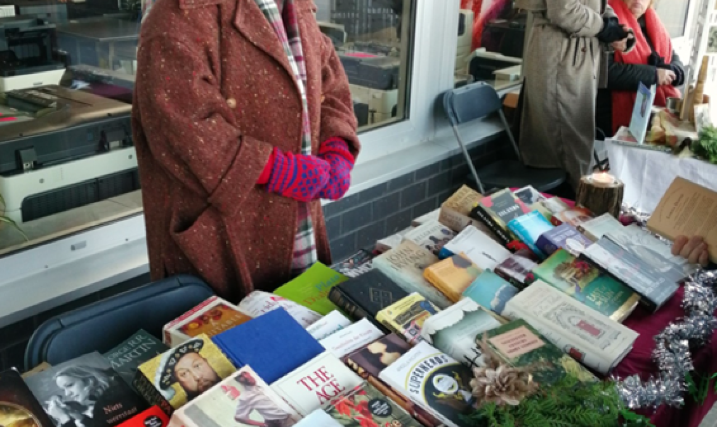 Stand op de wintermarkt van het GreenTeam op de esplanade op Main Campus in Etterbeek