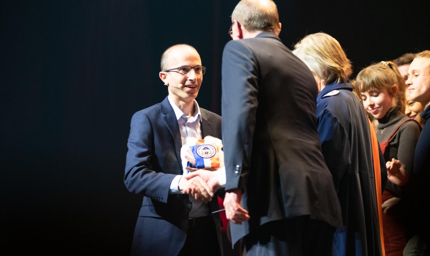 Yuval Noah Harari ontvangt VUB-eredoctoraat