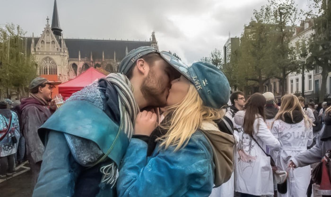 De kus van Julie en Gian op Saint V