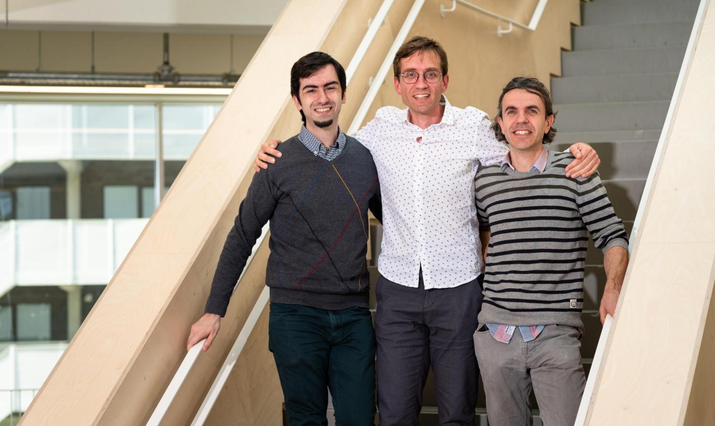 Dienst ICT op de trappen in gebouw I