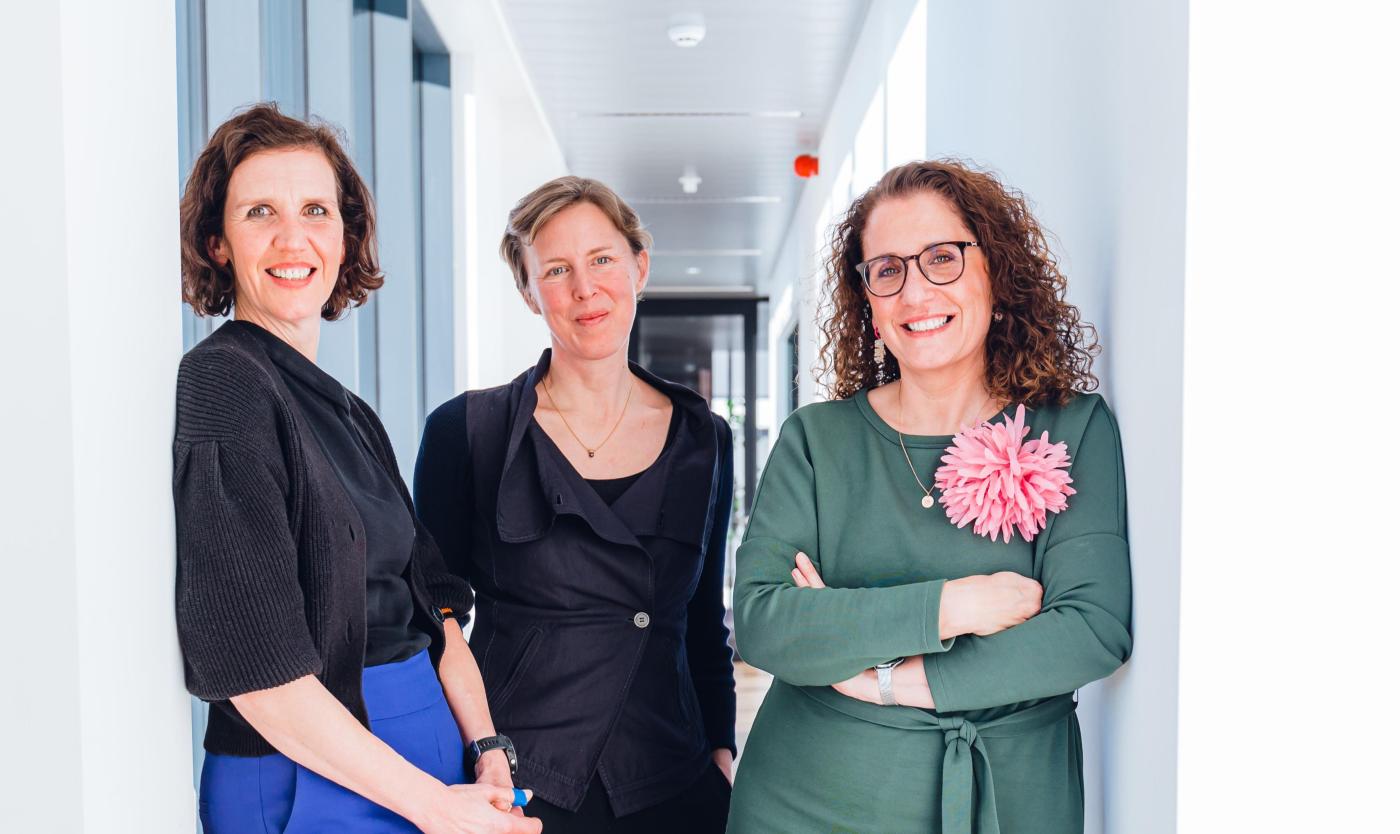 Yamina Krossa met Silvia Brouwers en Tine Maenhout