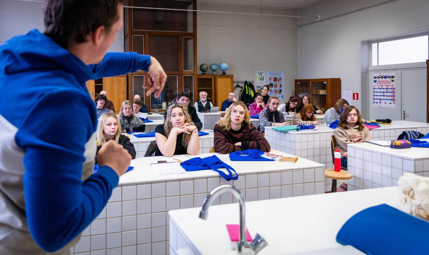 PACT School Tour VUB-paleontoloog geeft gastles in Kunsthumaniora Brussel