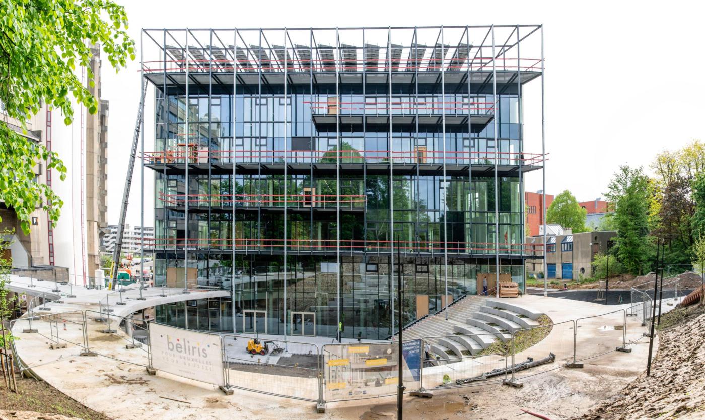 Panorama van het LIC, met links de campus van de VUB en rechts de ULB campus.
