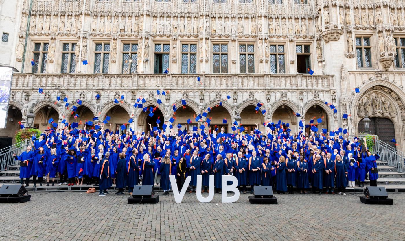 Graduation Ceremony van de faculteit Geneeskunde en Farmacie op de Grote Markt in Brussel Graduation Ceremony van de faculteit Geneeskunde en Farmacie op de Grote Markt in Brussel