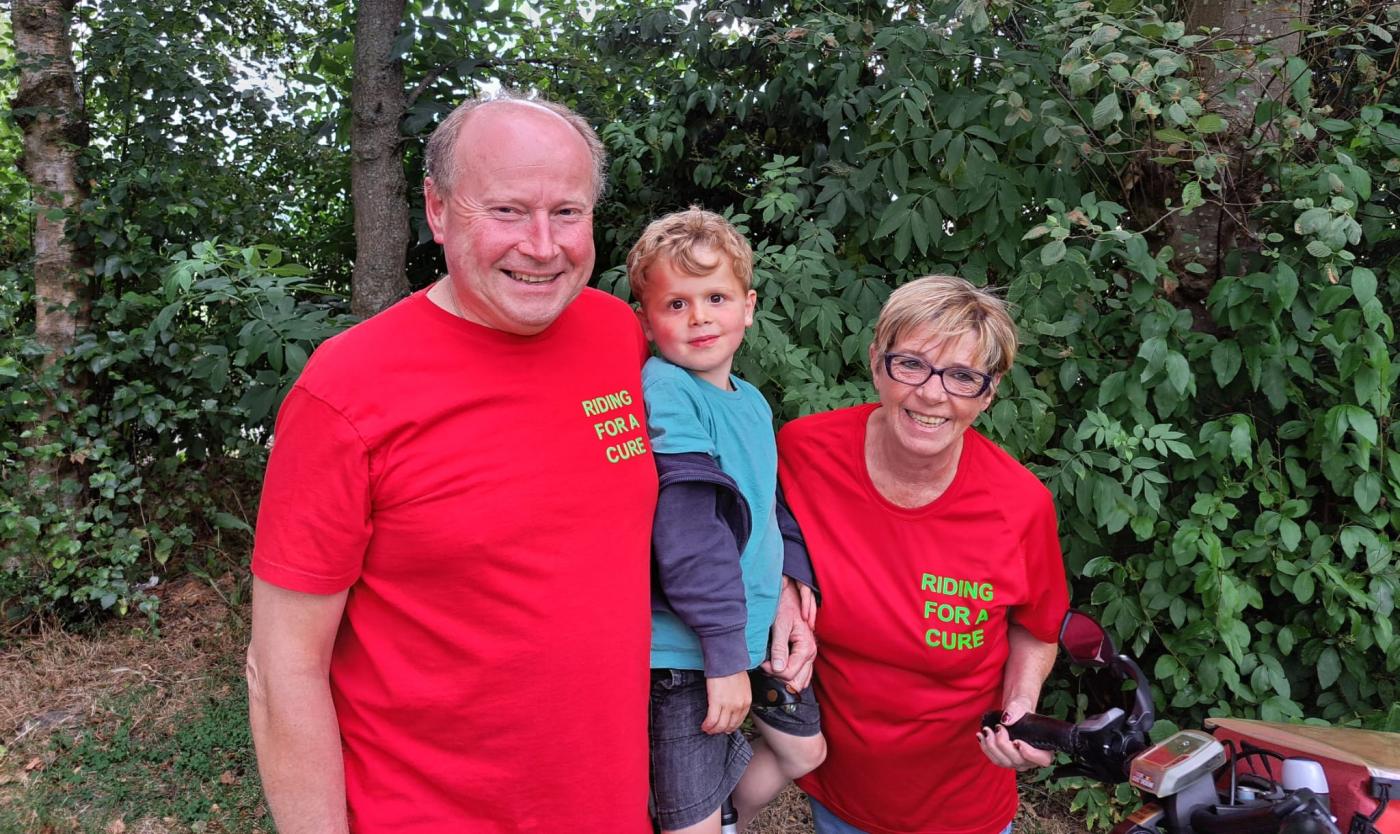 Opa Luc Vandevyvere met echtgenote en kleinzoon Stan