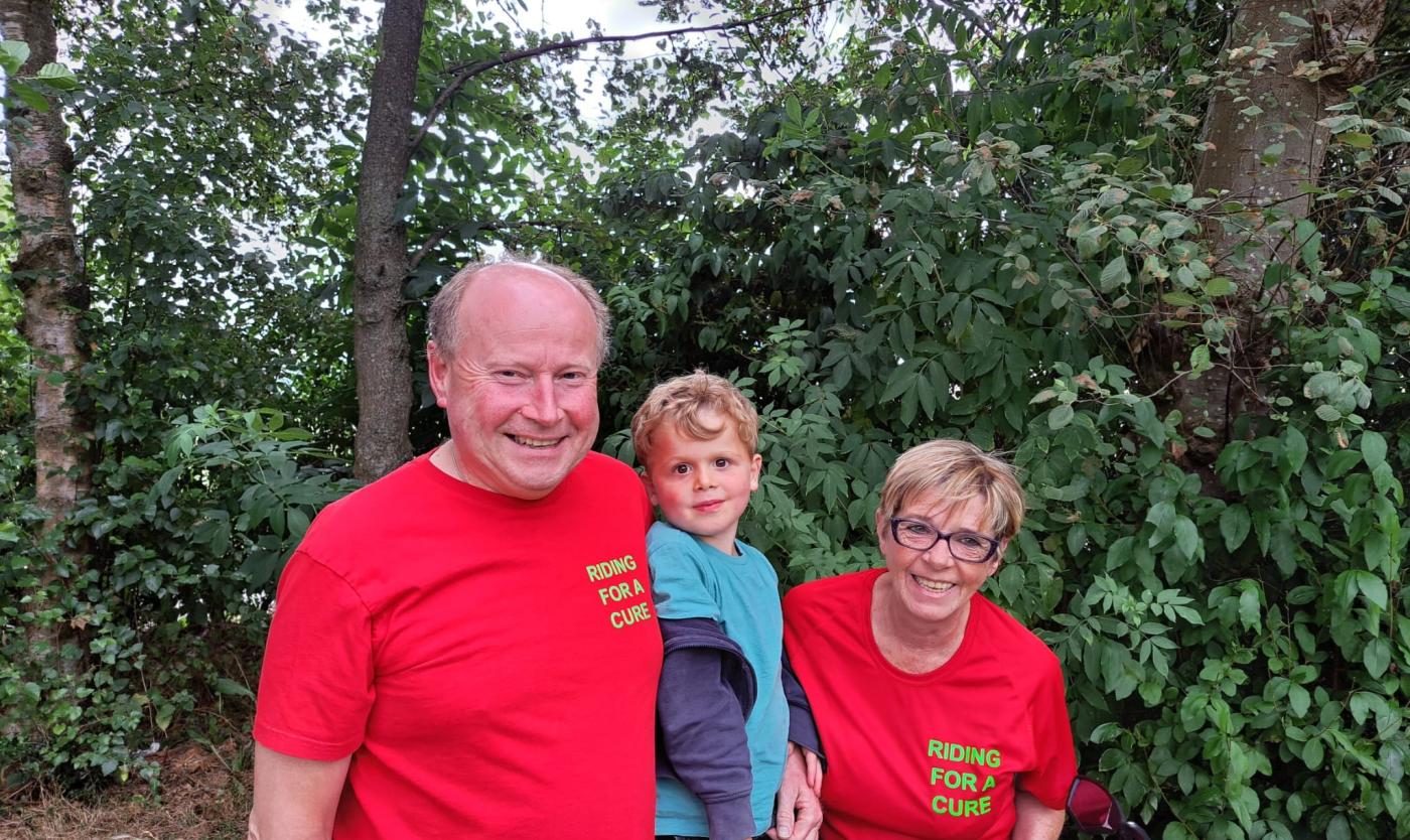 Opa Luc Vandevyvere met echtgenote en kleinzoon Stan