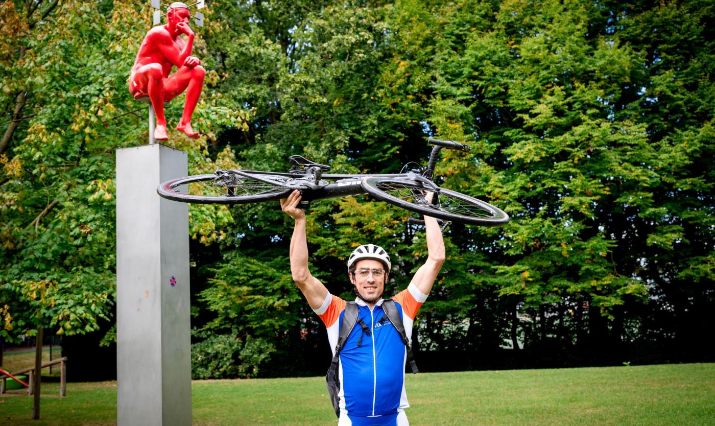 VUB Bewegingswetenschapper Dirk Aerenhouts op de fiets