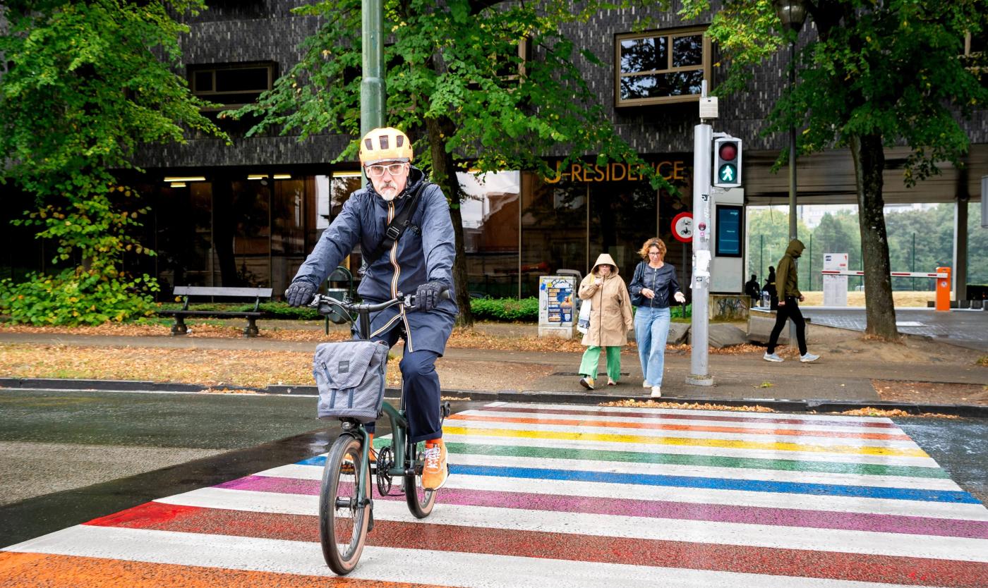 Afdelingshoofd Sport & Beweging Dixie Van De Wiele op de fiets