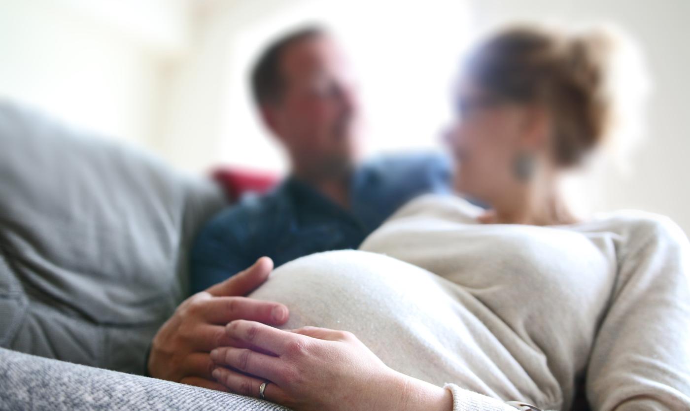 Zwangere vrouw met man