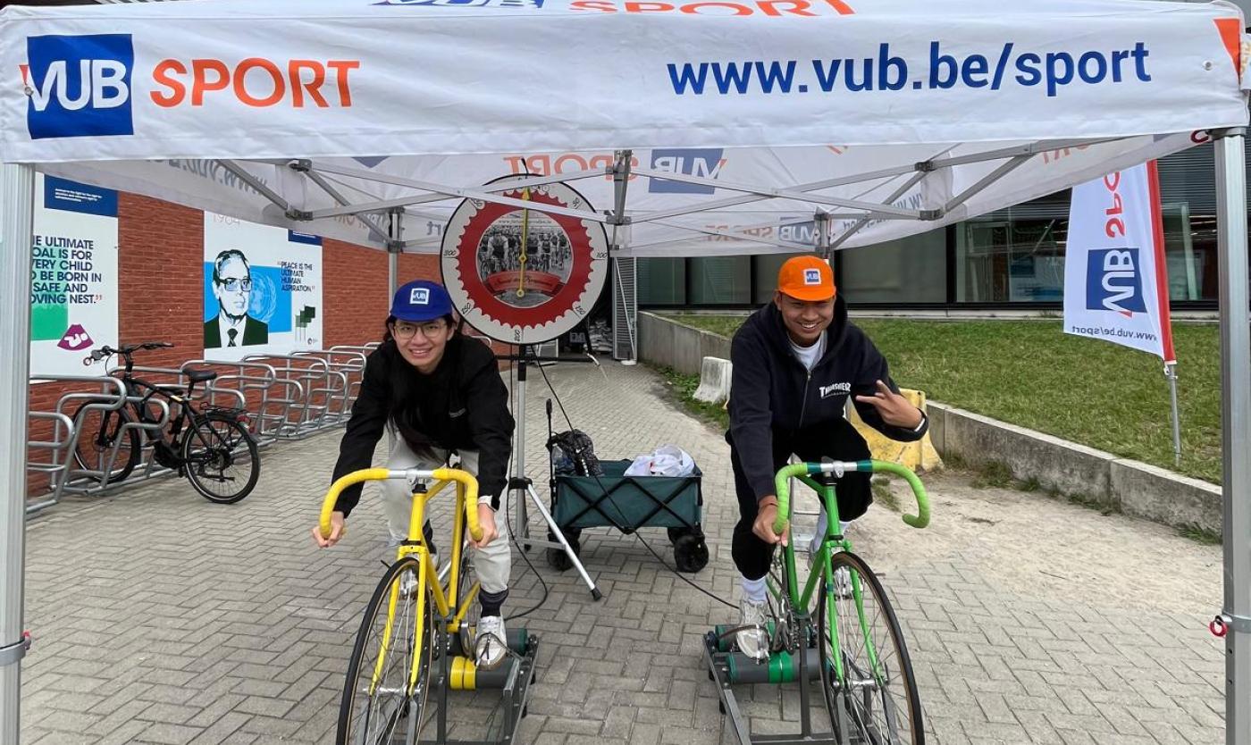 Om ABC te promoten, was de maand oktober gevuld met activiteiten rond fietsen, waaronder "Fietsen op rollen".