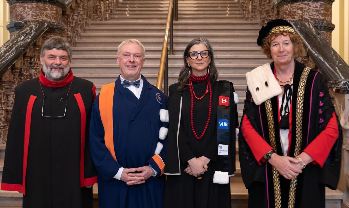 Albanese met rectoren op trap