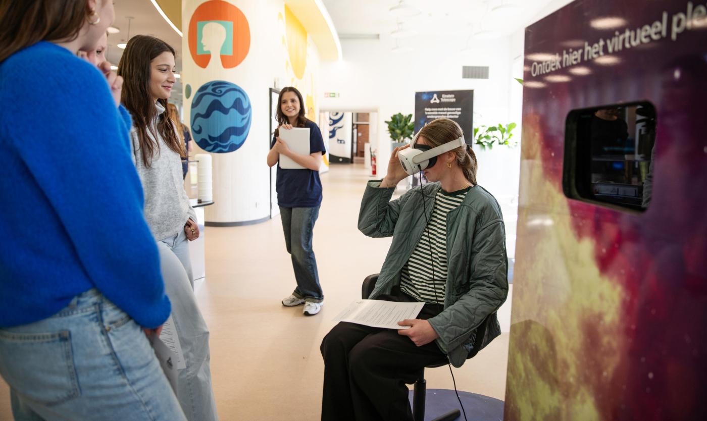 Leerling met een VR-bril