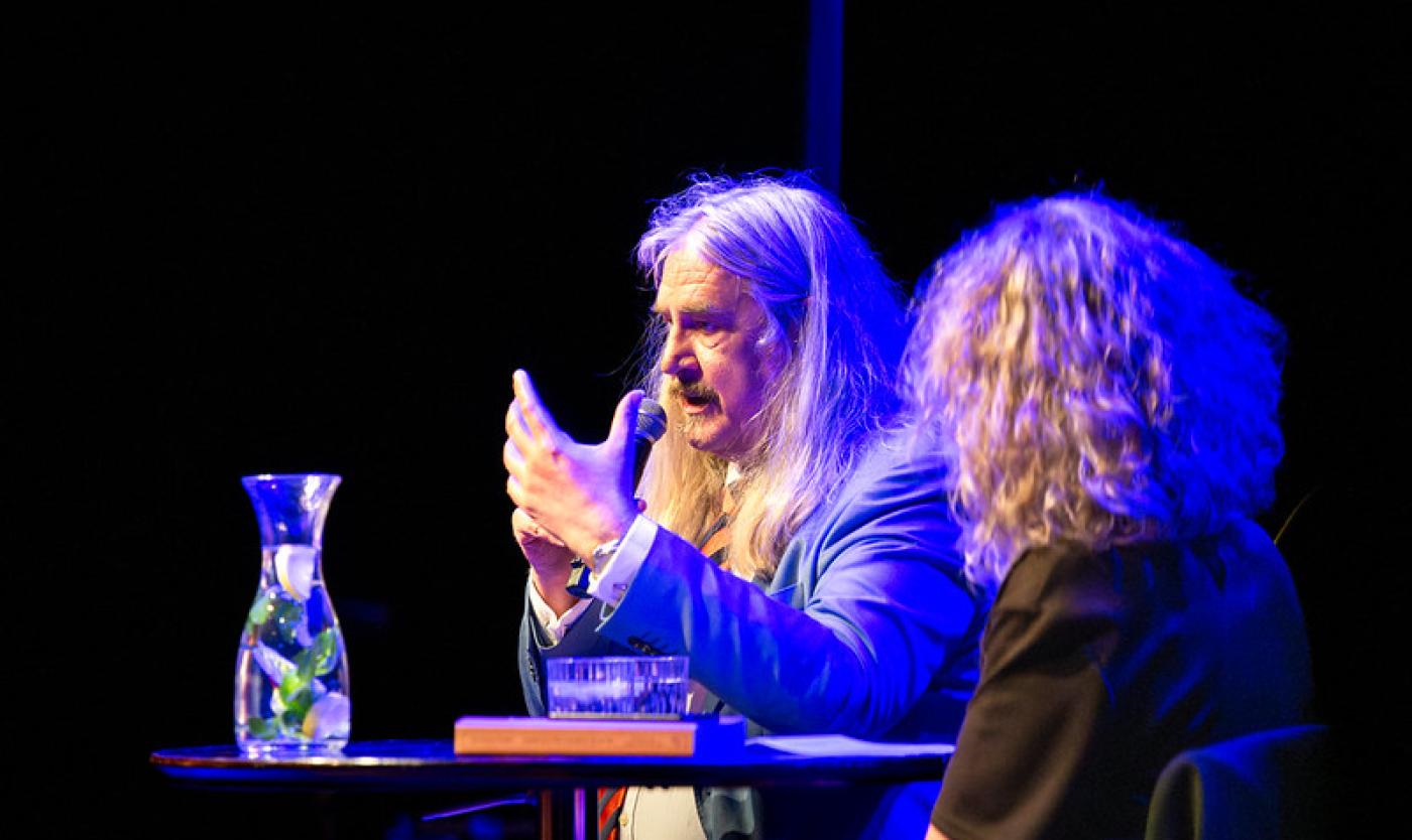 Ilja Pfeiffer spreekt