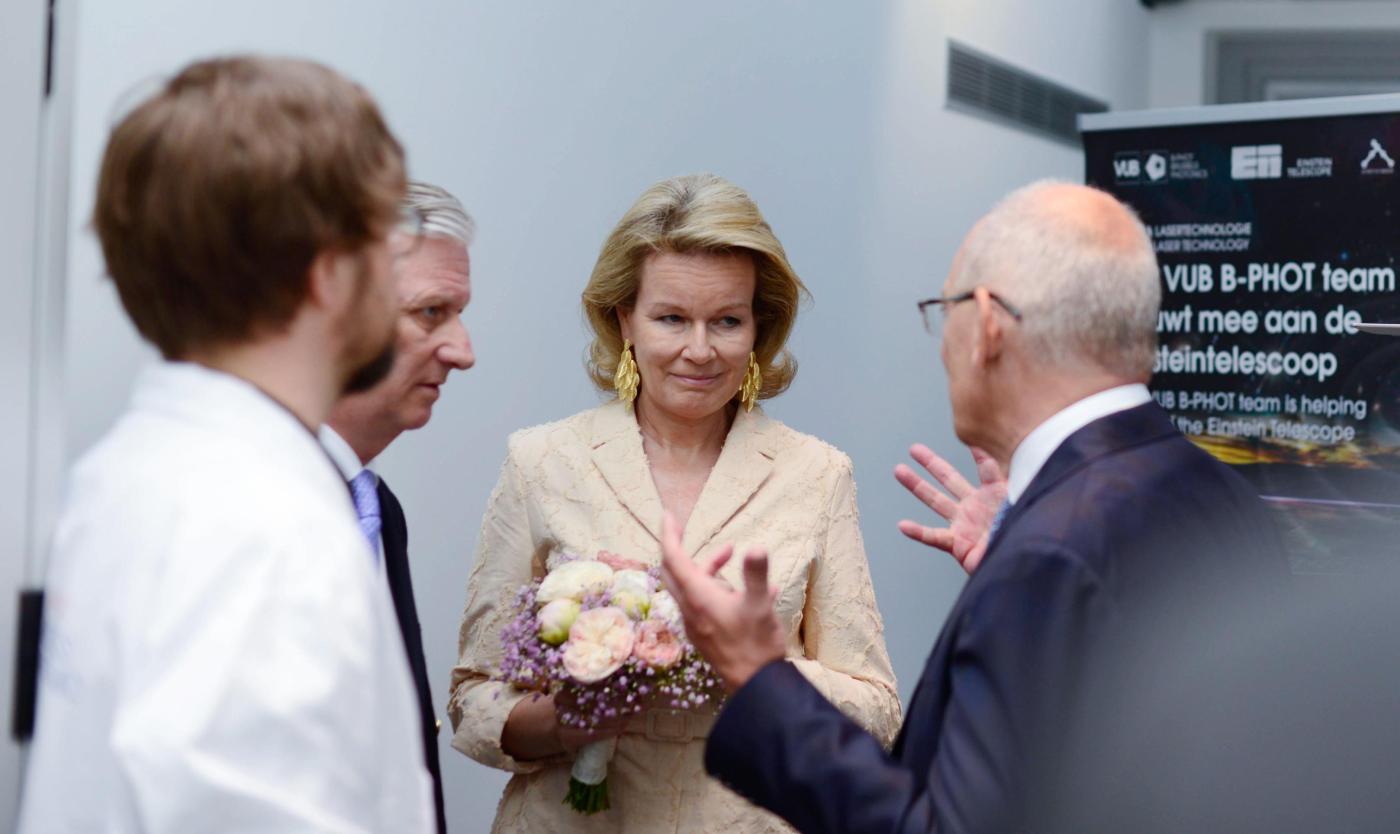 Koningspaar op bezoek bij B-PHOT