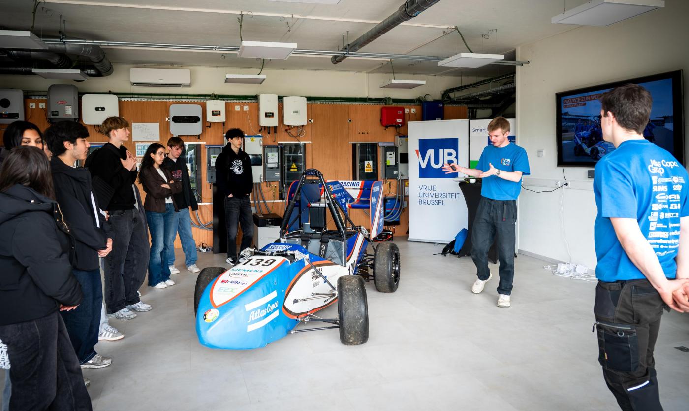 Scholenbezoek Green Energy Park VUB racewagen
