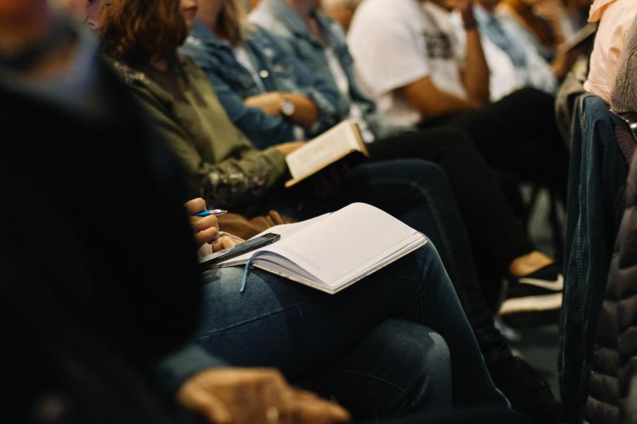 Publiek tijdens lezing Publiek tijdens lezing
