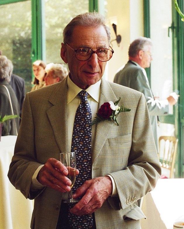 In memoriam Helmut Loeb Helmut Loeb