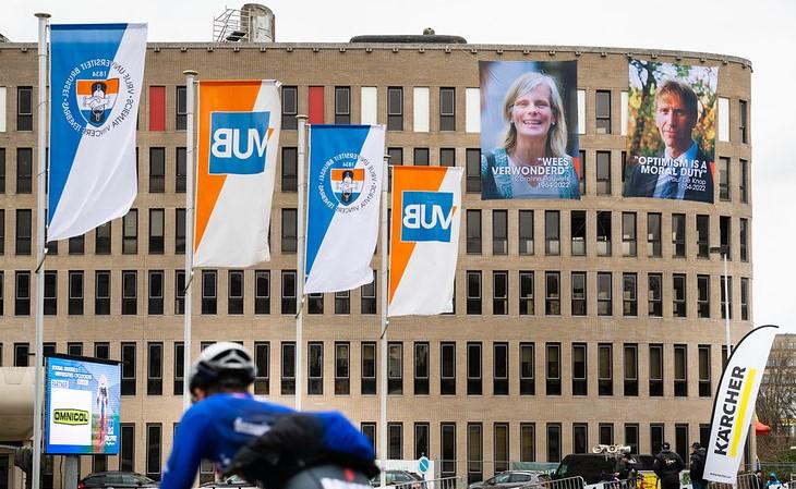Braem-gebouw tijdens de Soudal Brussels Universities Cyclocross met de portretten van Caroline Pauwels en Paul De Knop Braem-gebouw Soudal Brussels Universities Cyclocross