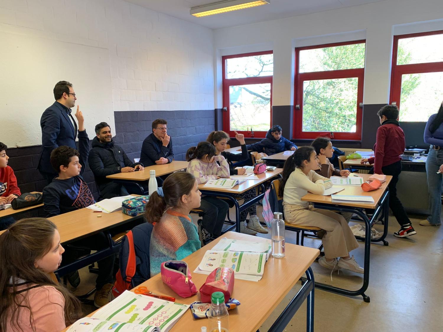 Sven Gatz visits Alef programme classes Alef programme gets visit from Sven Gatz