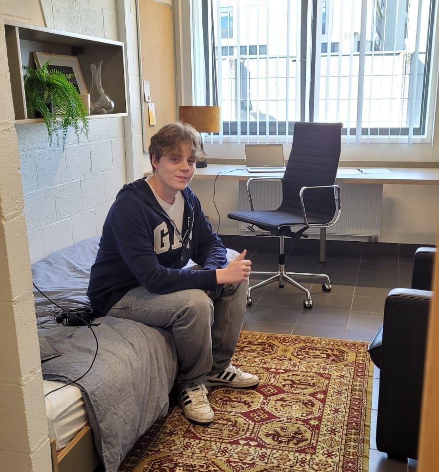 Student Floris voor het eerst op kot