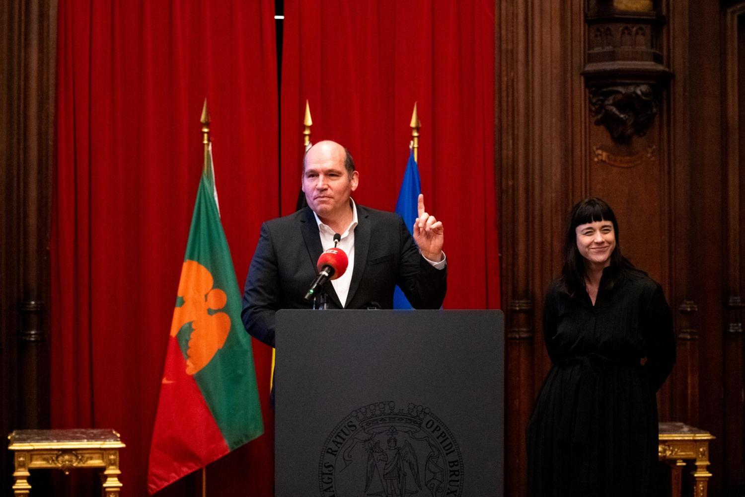  Burgemeester Philippe Close met schepen en VUB-alumna Anaïs Maes