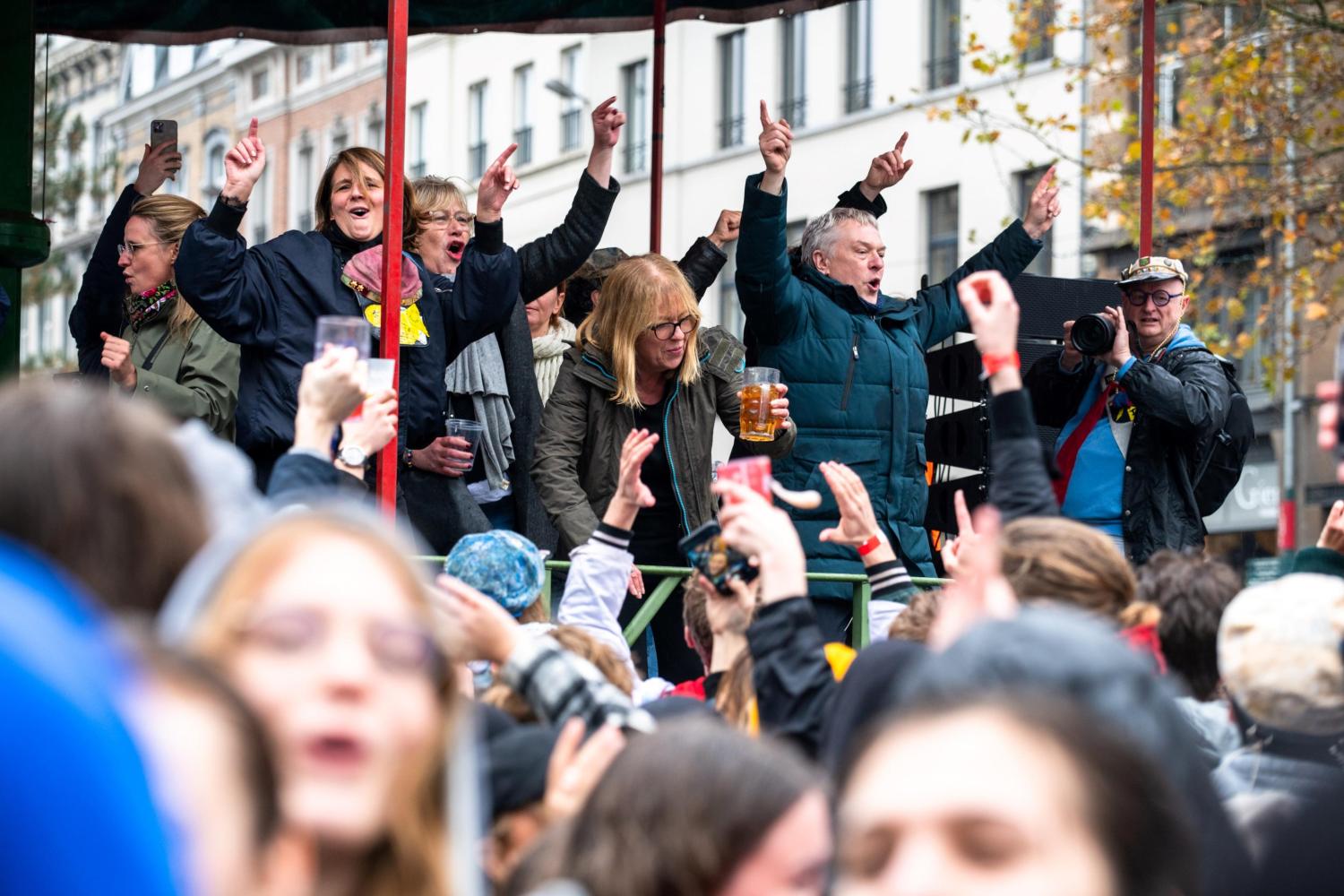 Studenten en rector vieren Saint V