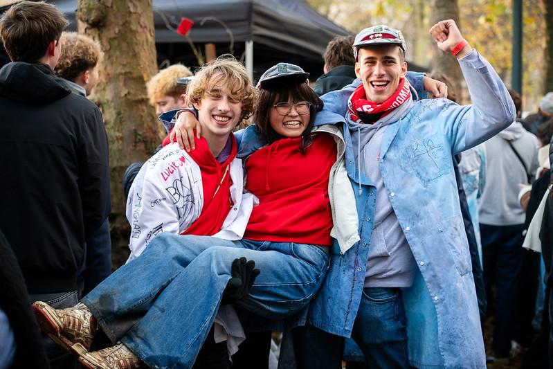 De studenten Kars, Nhi en Thomas op de zwier tijdens 'hun' ST V. De studenten Kars, Nhi en Thomas op de zwier tijdens 'hun' ST V.