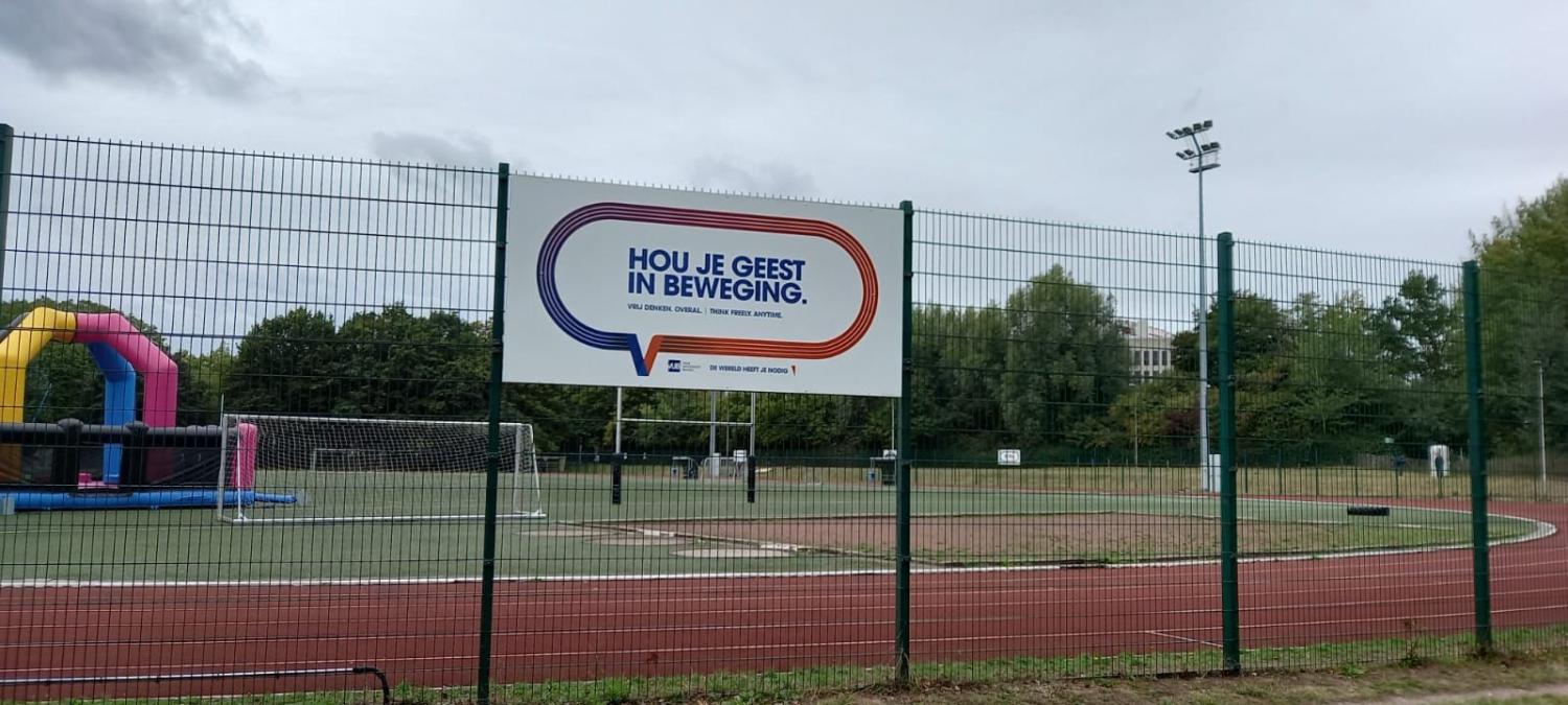 De nieuwe waardencampagne "Vrij denken. Overal." kleurt de campus