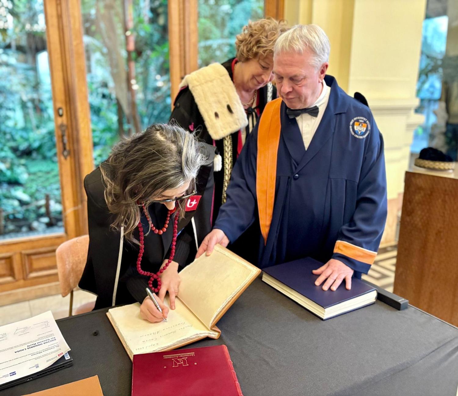 Ondertekening Albanese