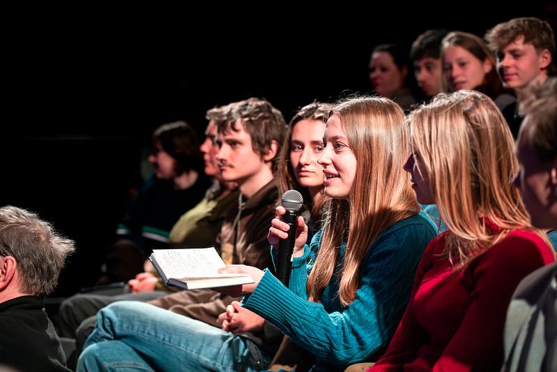 Student in debat met Ilja Pfeiffer