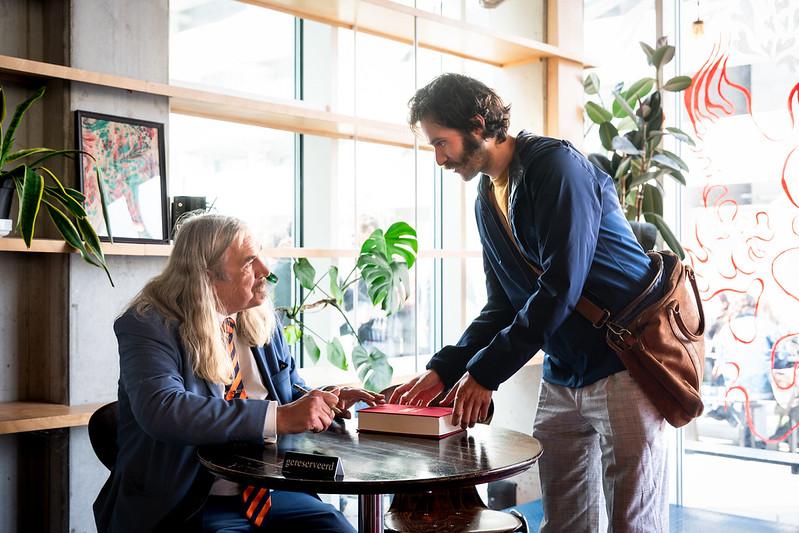 Ilja Pfeijffer signeert