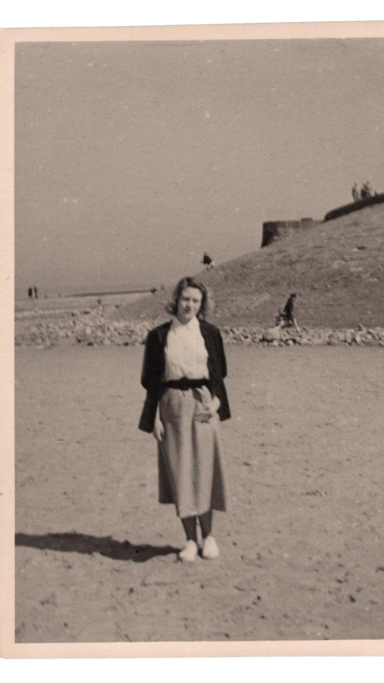 Reine Broms Sur la plage Reine Broms Sur la plage