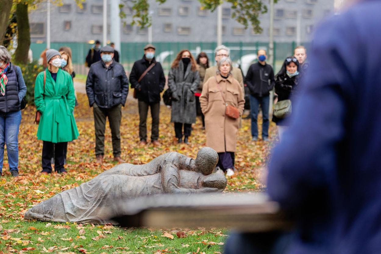 2021_mensen_monument_troost_etterbeek_vub