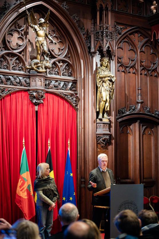 Jan Danckaert spreekt in het stadhuis van Brussel Jan Danckaert spreekt in het stadhuis van Brussel