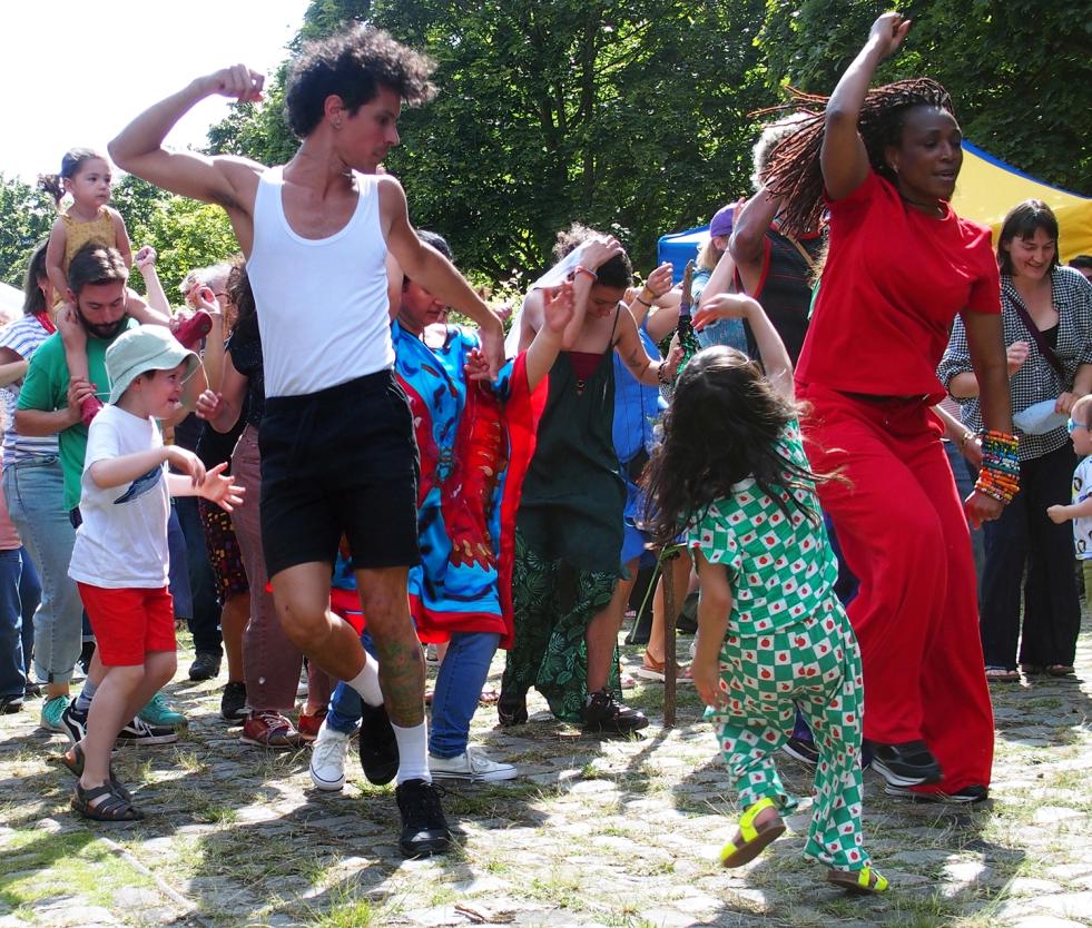 Dansende inwoners
