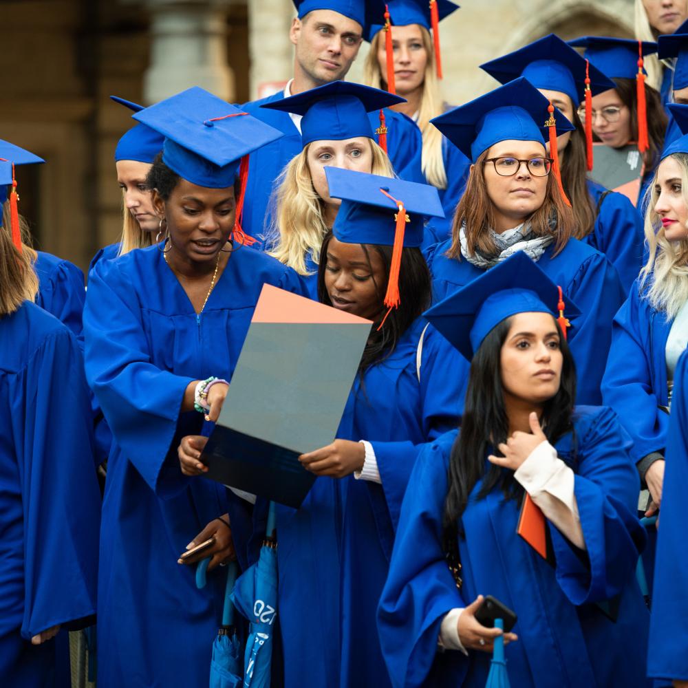 2021_Uitreiking PE studenten met diploma