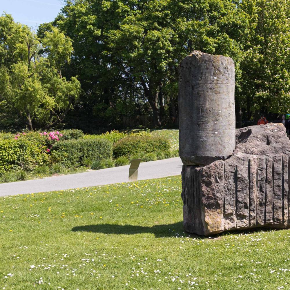 2022_Jos DELBROEK - Carotte (1993)_Humanistisch Sculpturenpark_Etterbeek_VUB 2022_Jos DELBROEK - Carotte (1993)_Humanistisch Sculpturenpark_Etterbeek_VUB