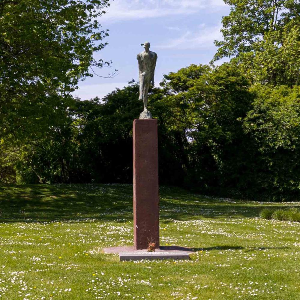 2022_Jean BILQUIN - De Stap (2001)_Humanistisch Sculpturenpark_Etterbeek_VUB