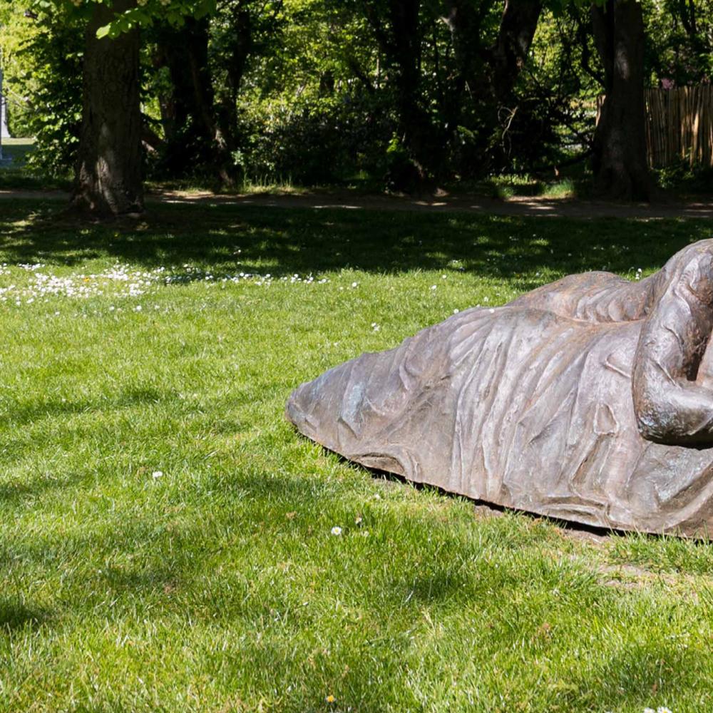 2022_Philip AGUIRRE Y OTEGUI - Monument van Troost (2009)_Humanistisch Sculpturenpark_Etterbeek_VUB