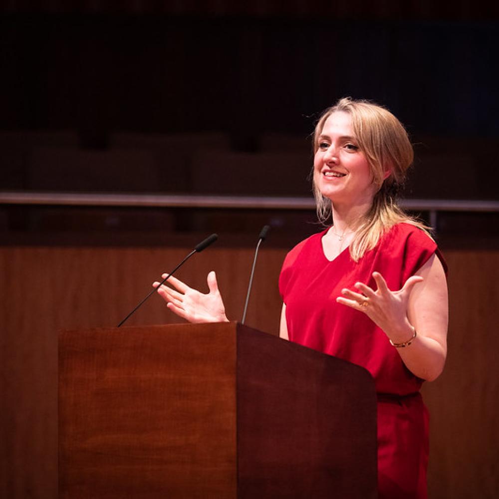 PACT-curator Alicja Gescinska tijdens de opening in Flagey