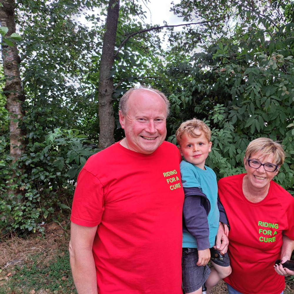 Opa Luc Vandevyvere met echtgenote en kleinzoon Stan