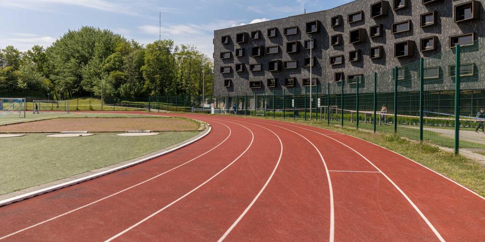 2022_Atletiekpiste_Sportinfrastructuur_Etterbeek_VUB 2022_Atletiekpiste_Sportinfrastructuur_Etterbeek_VUB